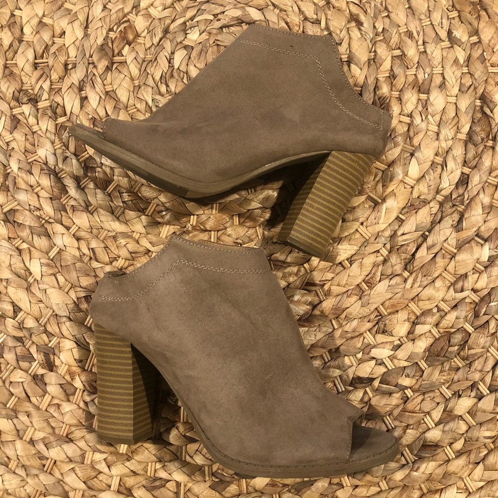 Report Stacked Heel Open Toe Mules Slides - image 4